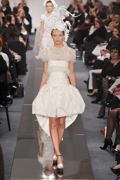 Look 28